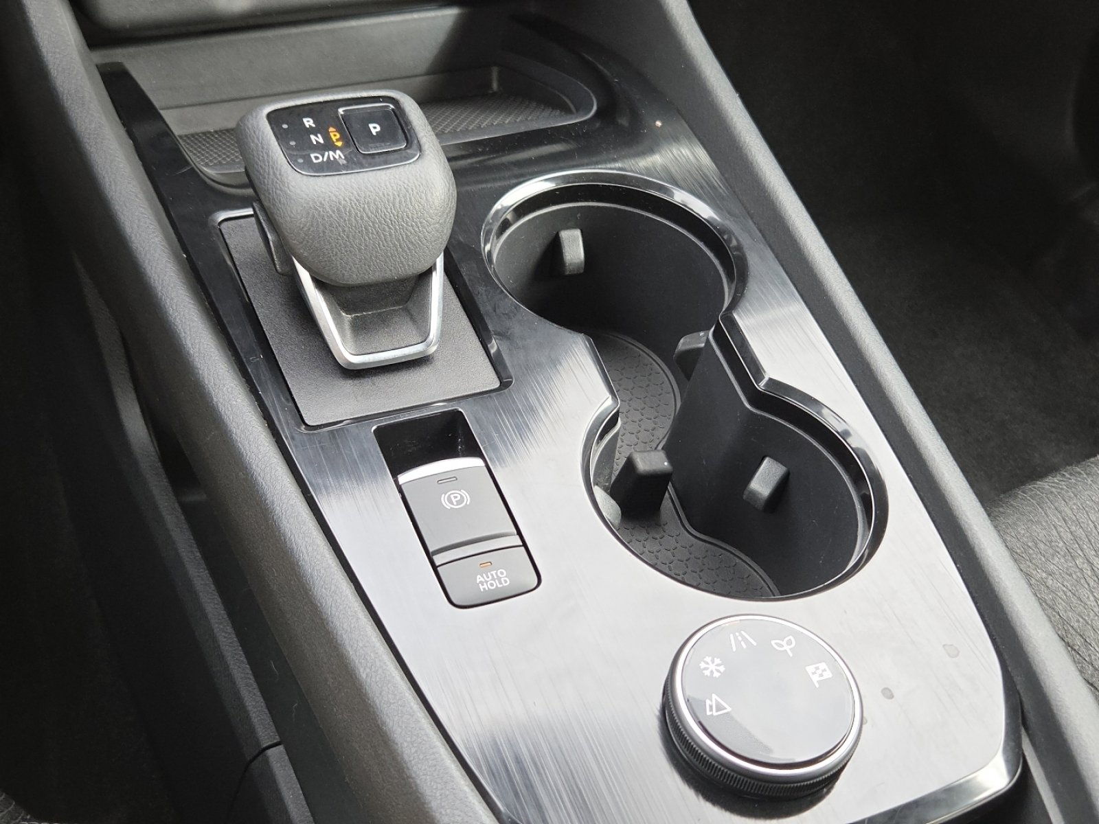 Used 2024 Nissan Rogue SV image 32