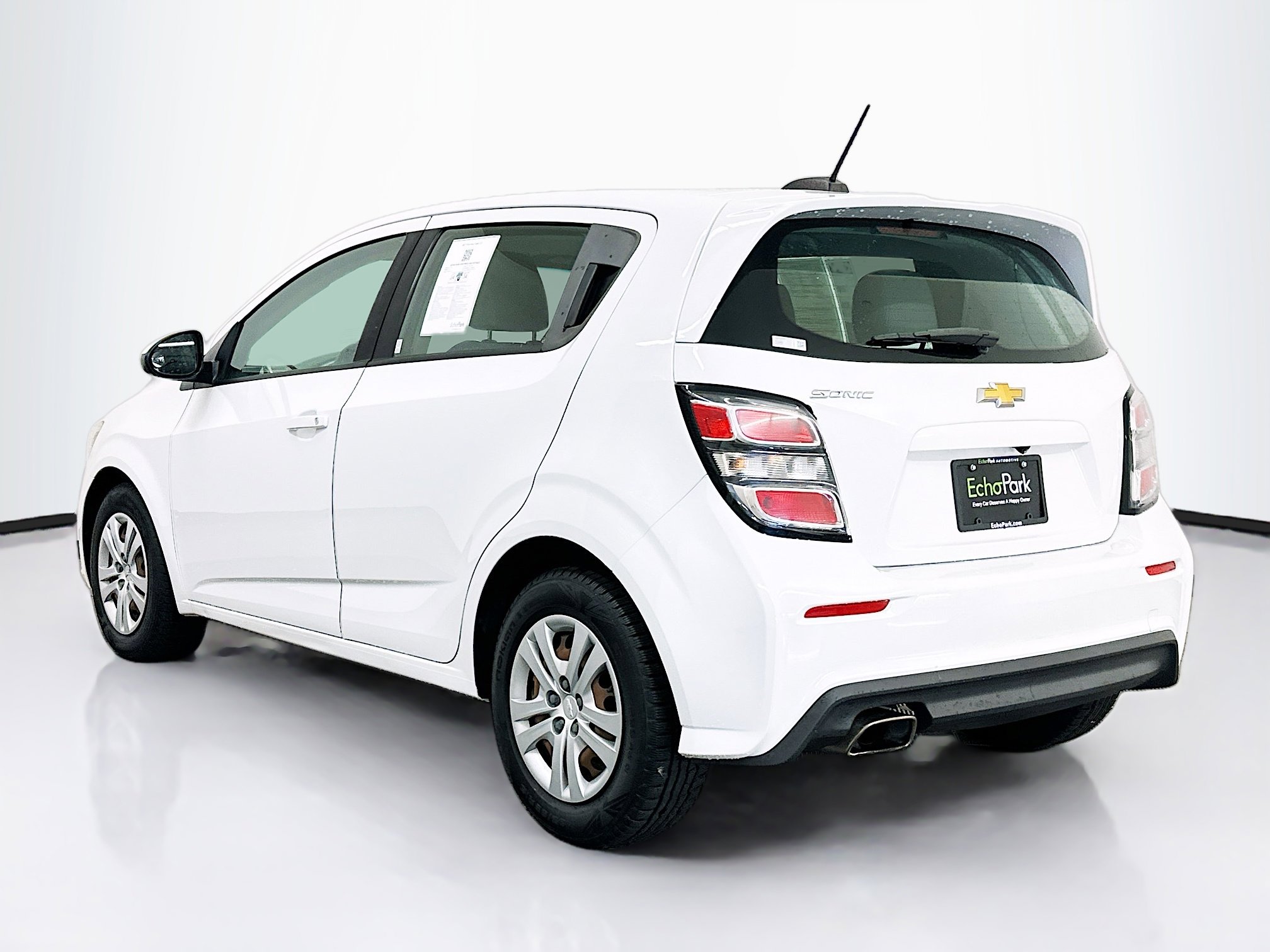 Used 2017 Chevrolet Sonic LT FWD image 5