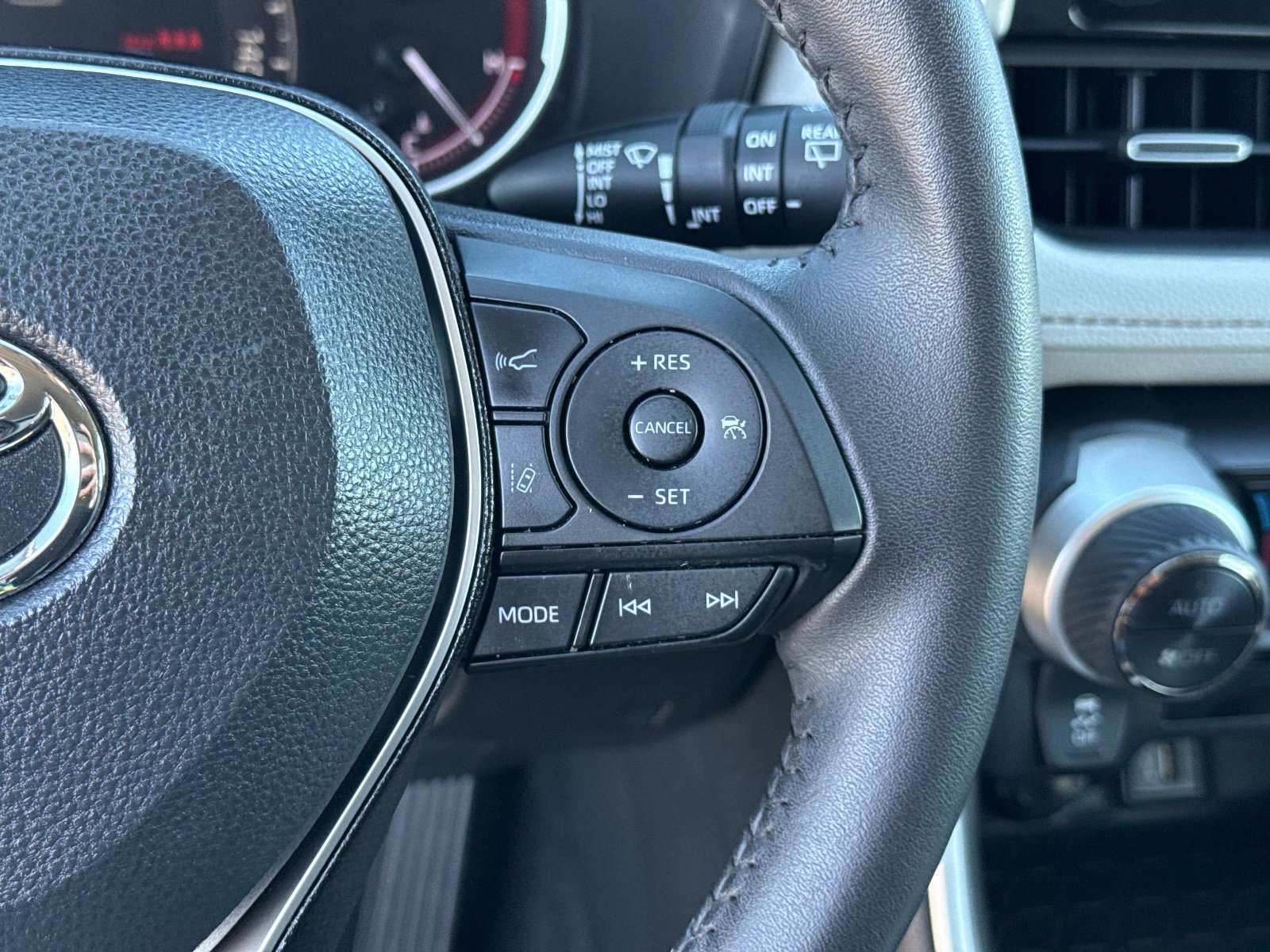 Used 2024 Toyota RAV4 XLE Premium image 30