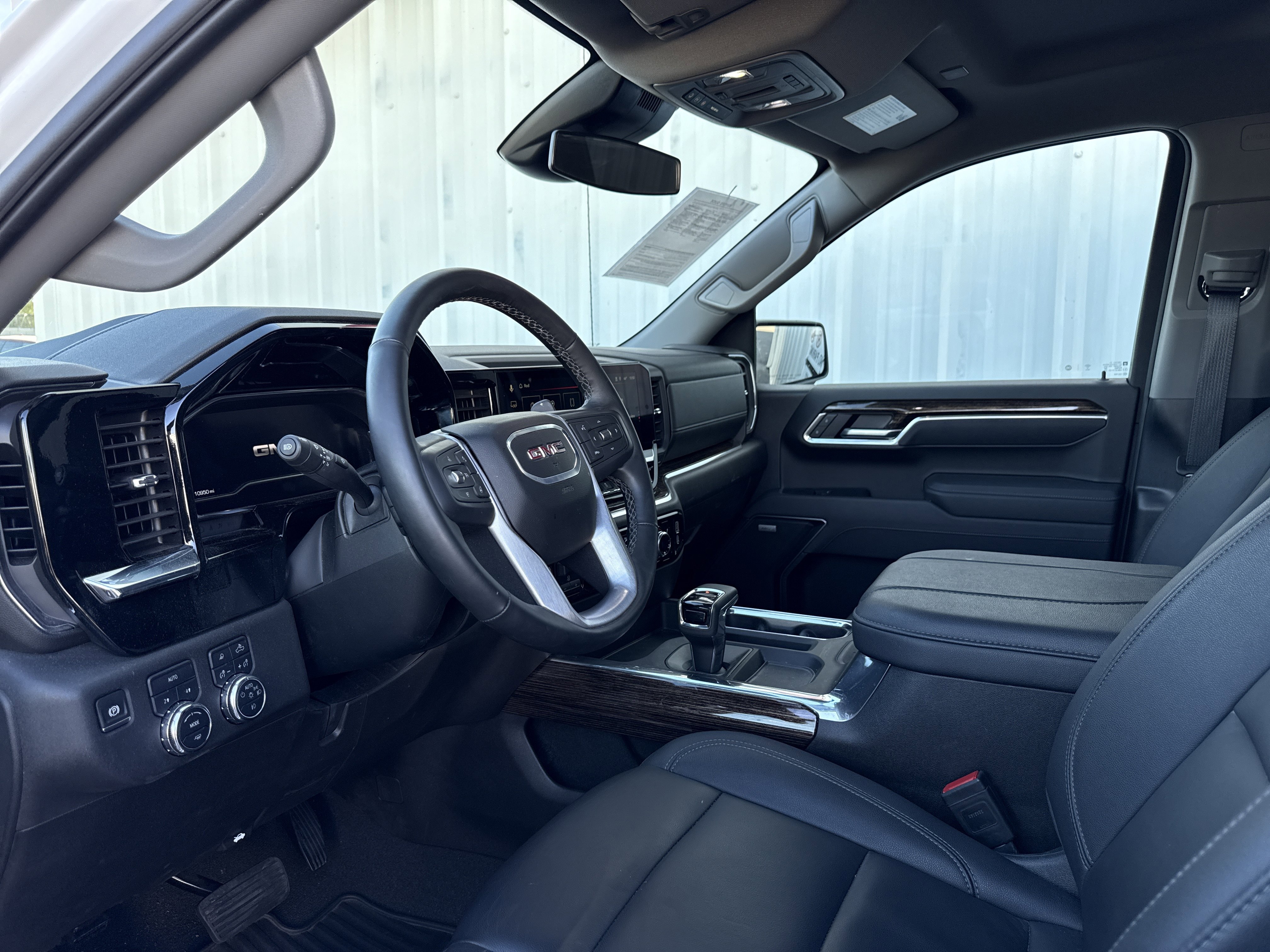 Used 2025 GMC Sierra 1500 Elevation w/ Elevation Premium Package image 15