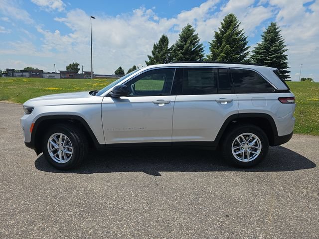 New 2026 Jeep Grand Cherokee Laredo X AWD/4WD image 2