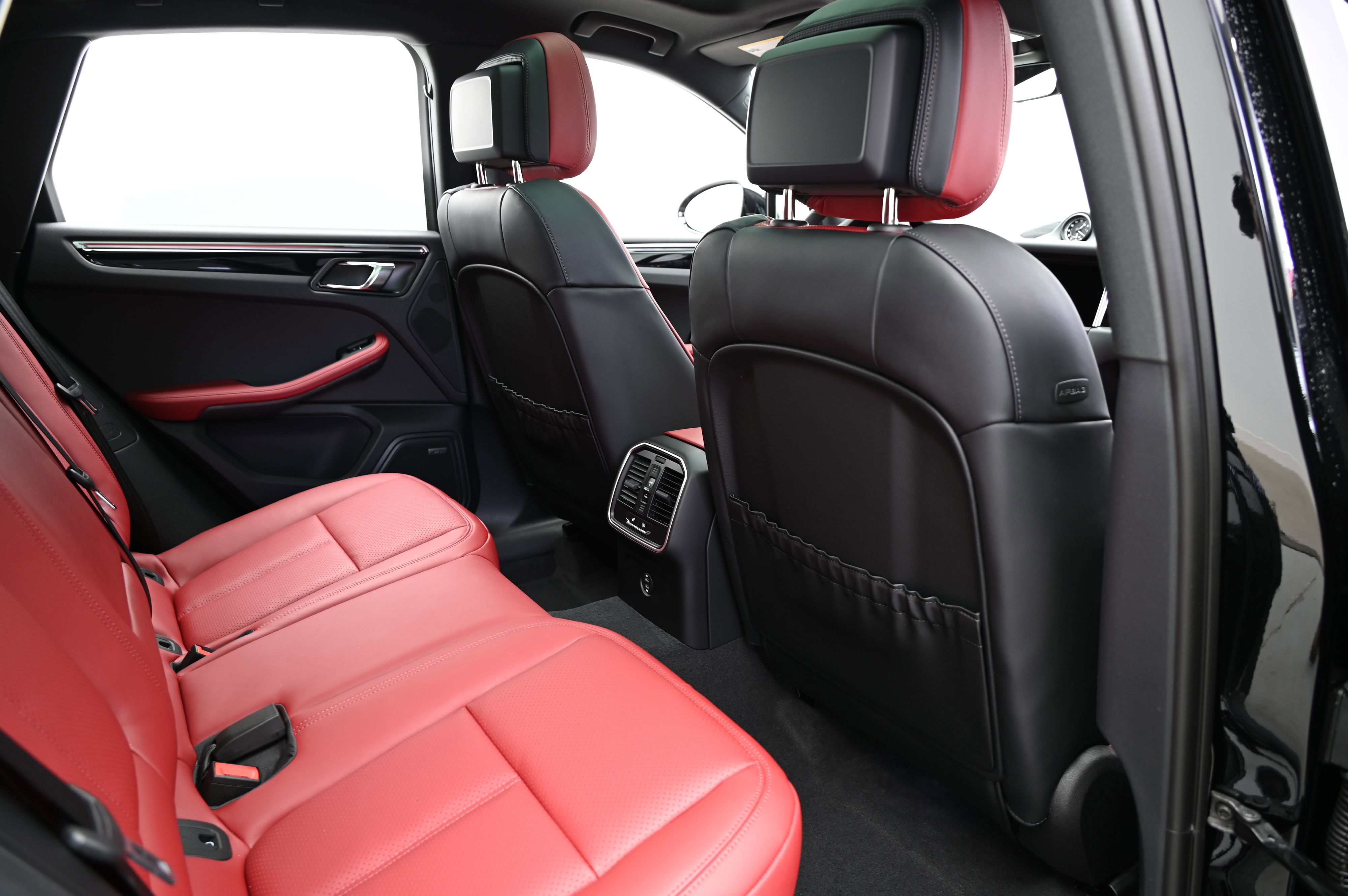 Certified 2025 Porsche Macan image 23