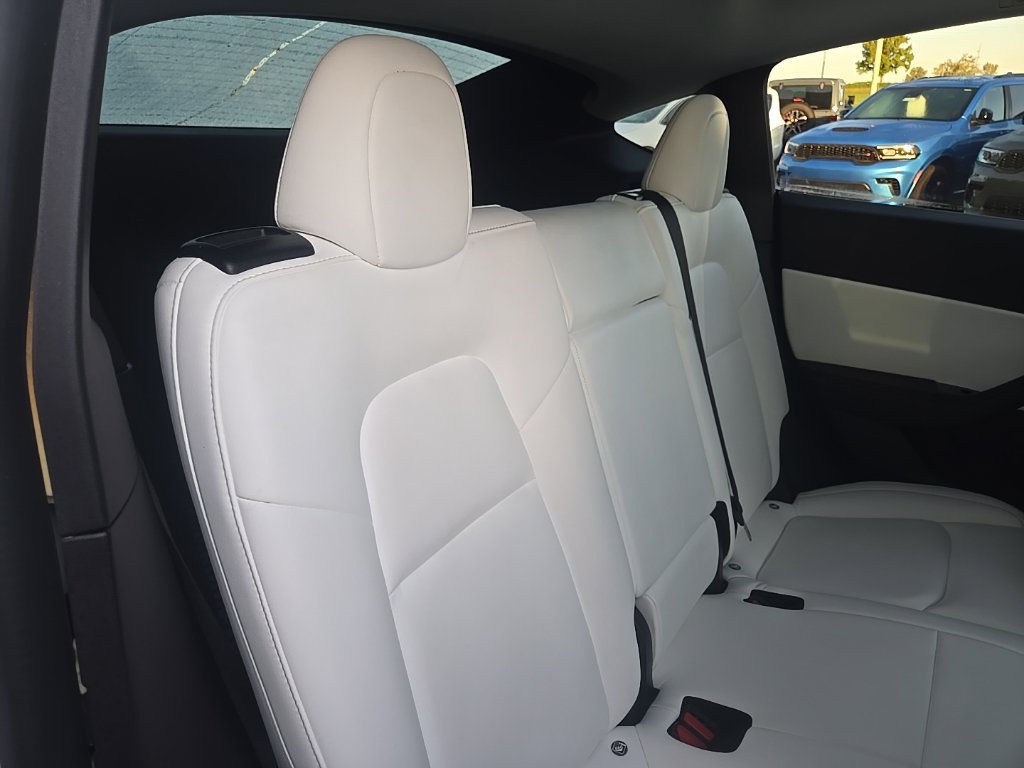 Used 2021 Tesla Model Y Long Range AWD/4WD image 23