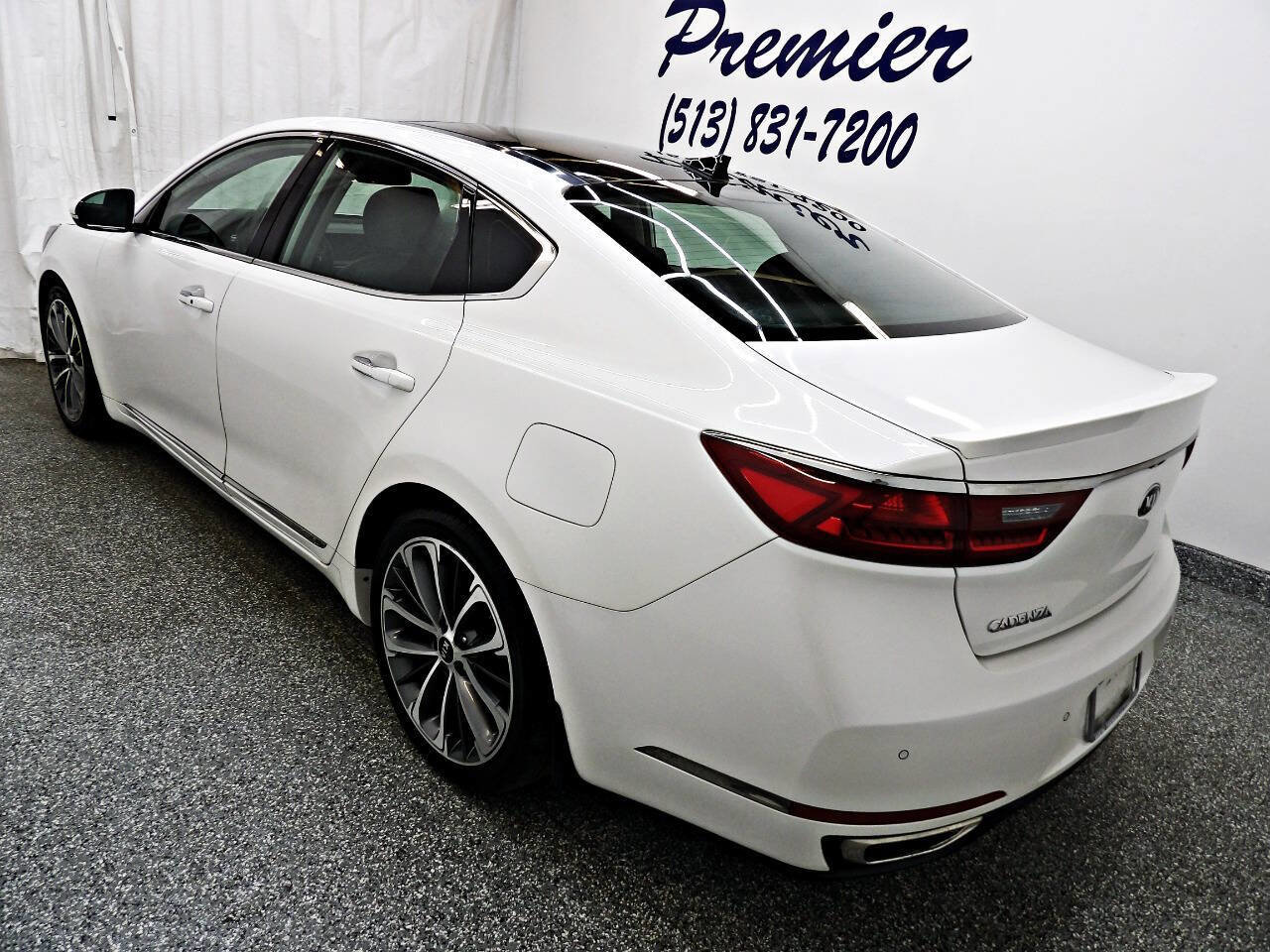Used 2017 Kia Cadenza Technology FWD image 4