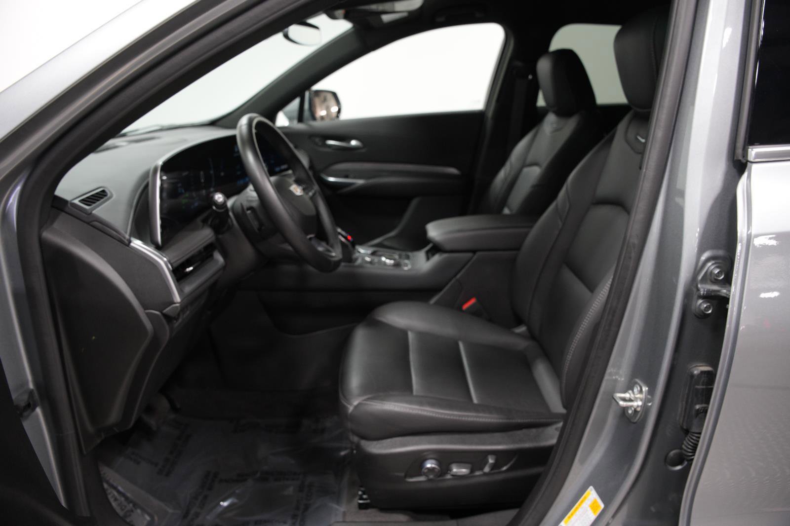 Used 2025 Cadillac XT4 Premium Luxury image 27