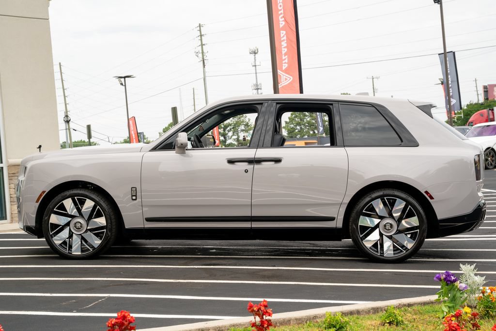 Used 2025 Rolls-Royce Cullinan AWD/4WD image 19