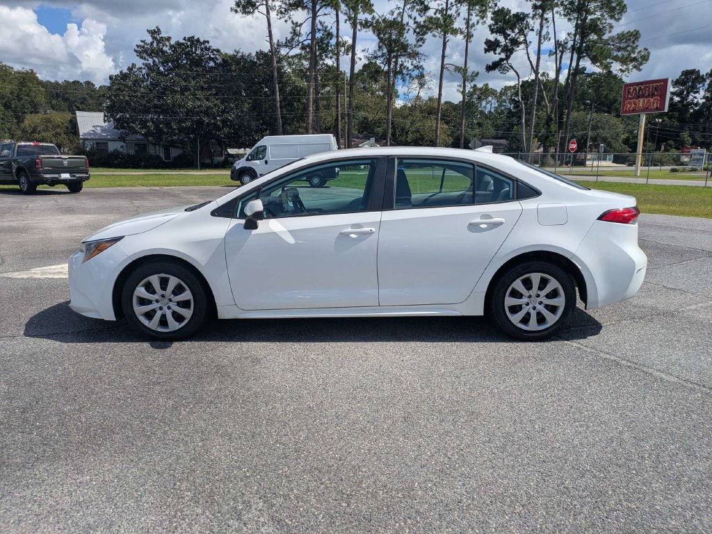 Used 2023 Toyota Corolla LE FWD image 8