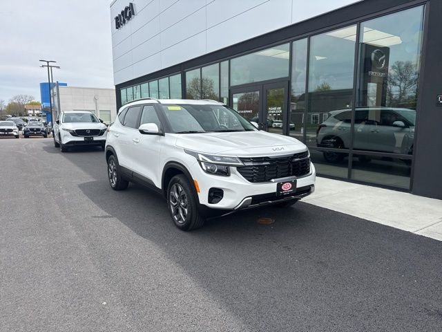 Used 2024 Kia Seltos S AWD/4WD image 1