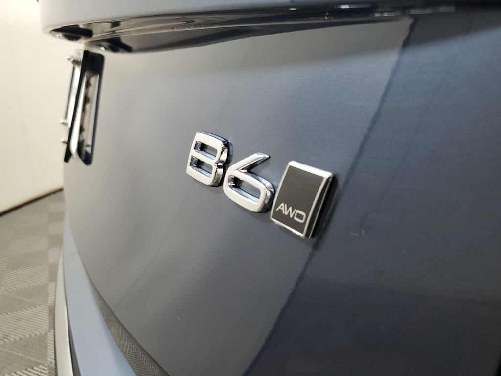 Certified 2025 Volvo XC90 B6 Core w/ Climate Package image 9