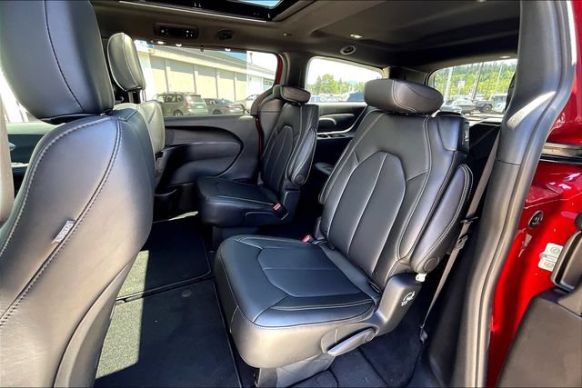 New 2025 Chrysler Pacifica Select AWD/4WD image 41