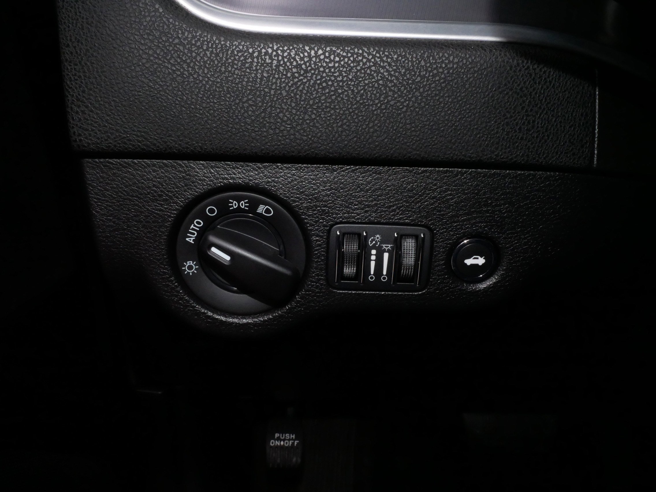 Used 2019 Dodge Charger SXT image 27