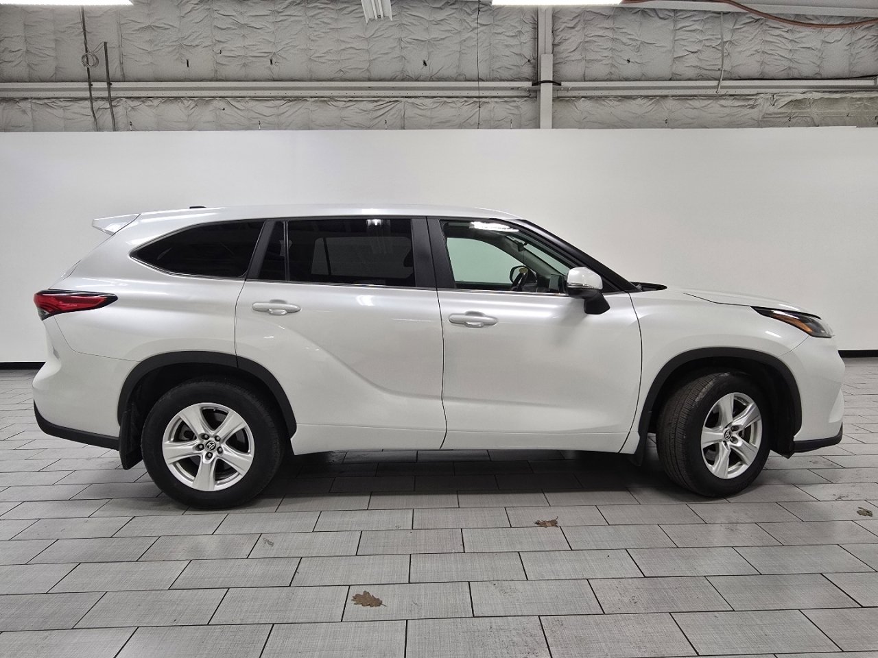Certified 2023 Toyota Highlander LE image 16
