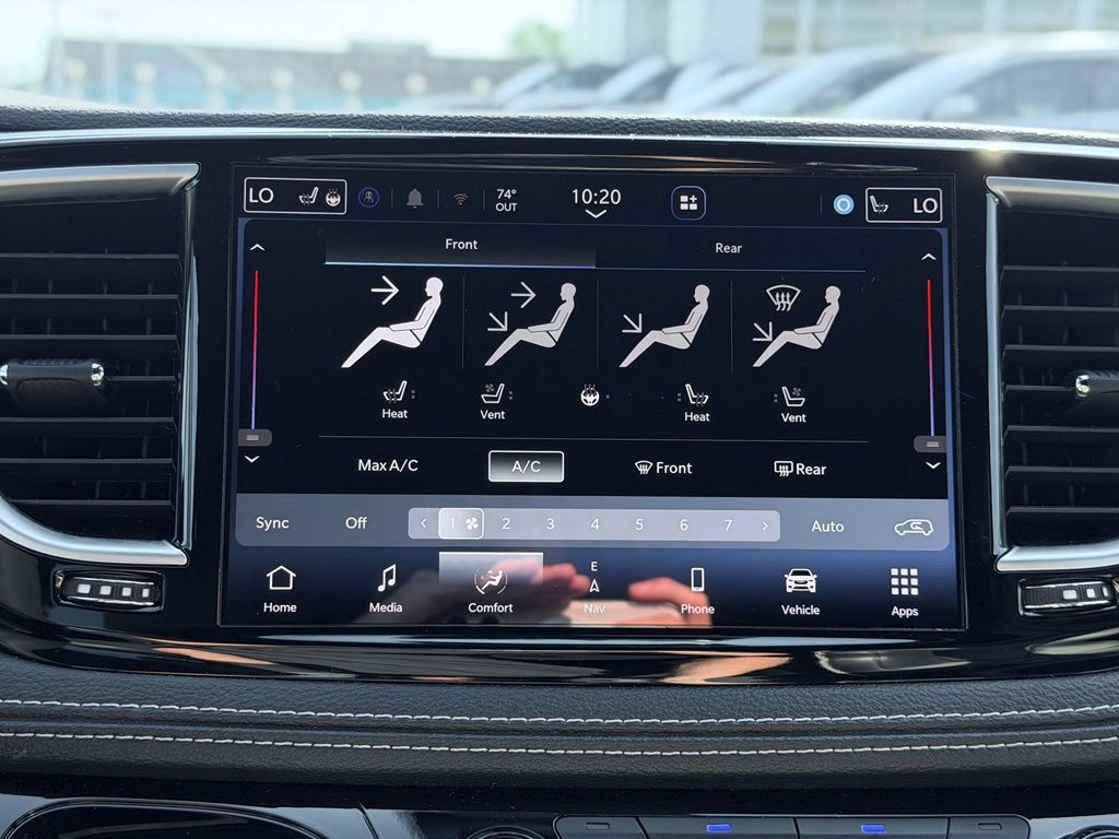 Used 2025 Chrysler Pacifica Limited FWD image 52