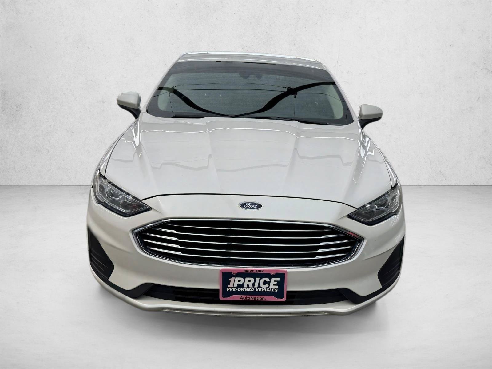 Used 2020 Ford Fusion SE FWD image 2