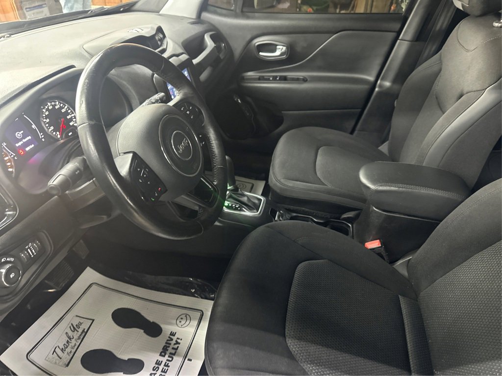 Used 2020 Jeep Renegade Altitude FWD image 11