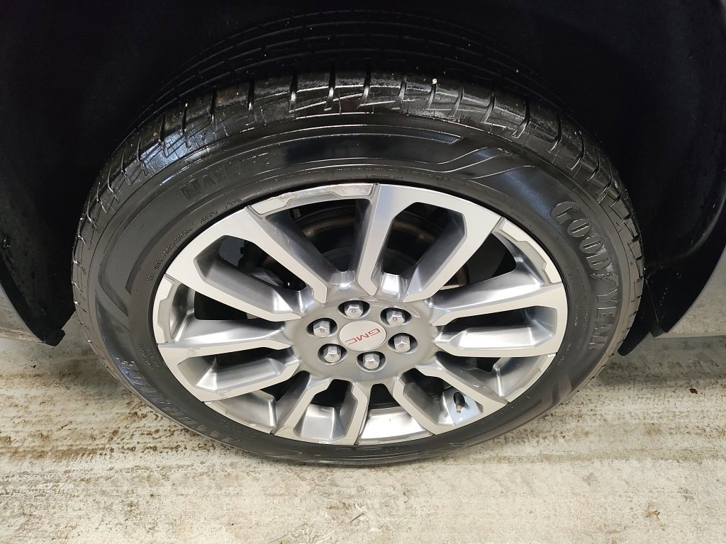 Used 2022 GMC Acadia Denali w/ Denali Ultimate Package image 3