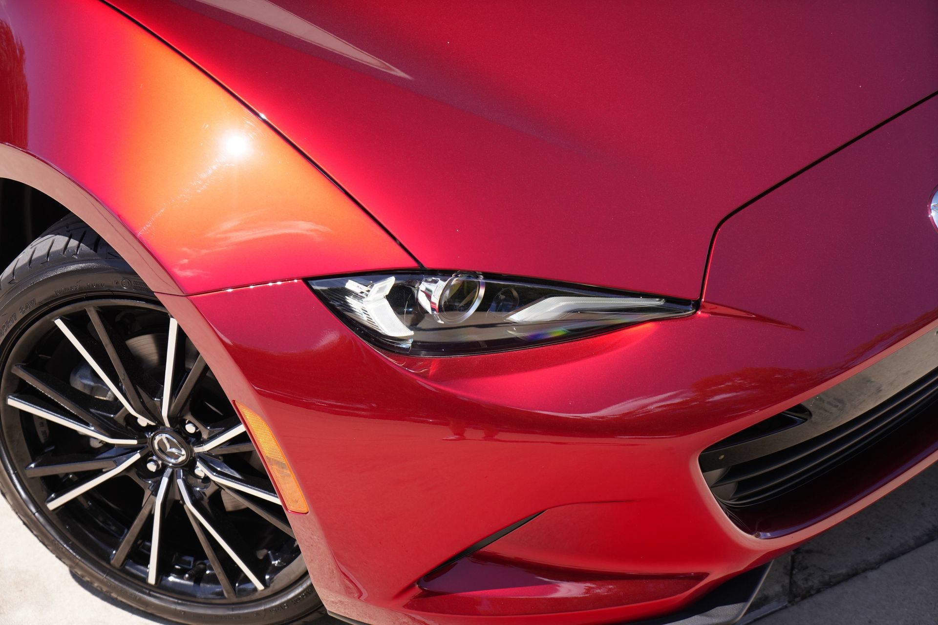 Used 2025 MAZDA MX-5 Miata Grand Touring RWD image 2