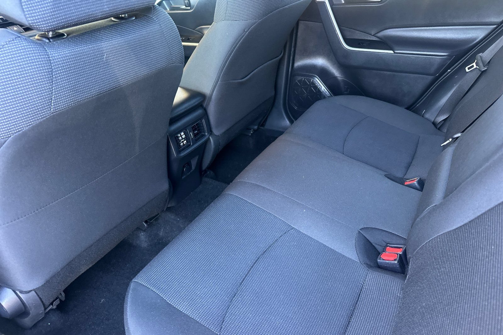 Used 2024 Toyota RAV4 LE AWD/4WD image 14