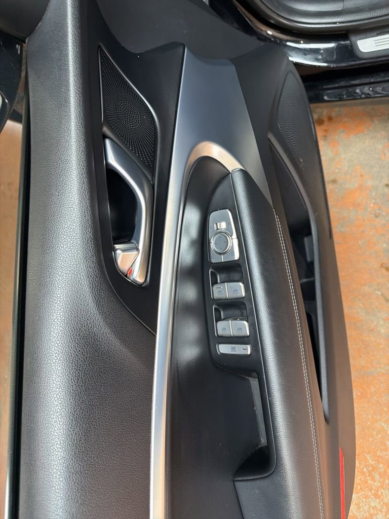 Used 2022 Genesis G70 2.0T image 22