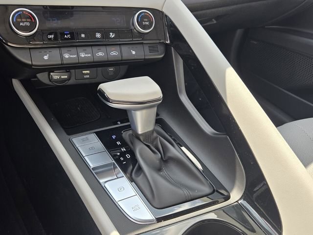 Certified 2025 Hyundai Elantra Limited FWD image 22