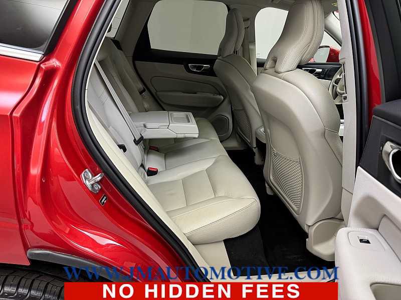 Used 2019 Volvo XC60 T5 Momentum w/ Multimedia Package AWD/4WD image 18