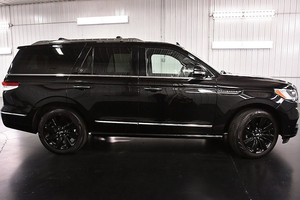 Used 2023 Lincoln Navigator Reserve image 8