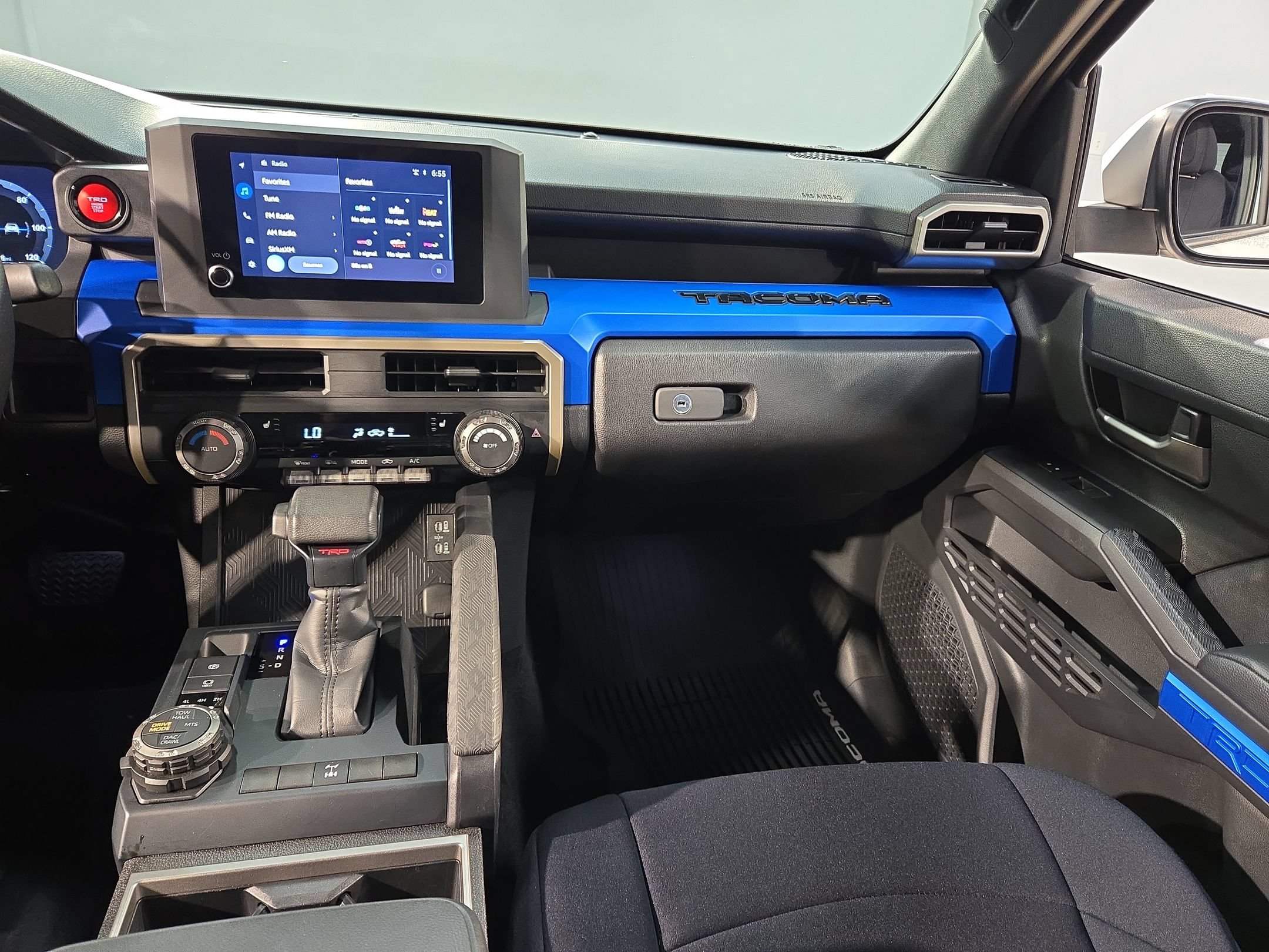 Certified 2025 Toyota Tacoma TRD Off-Road AWD/4WD image 11