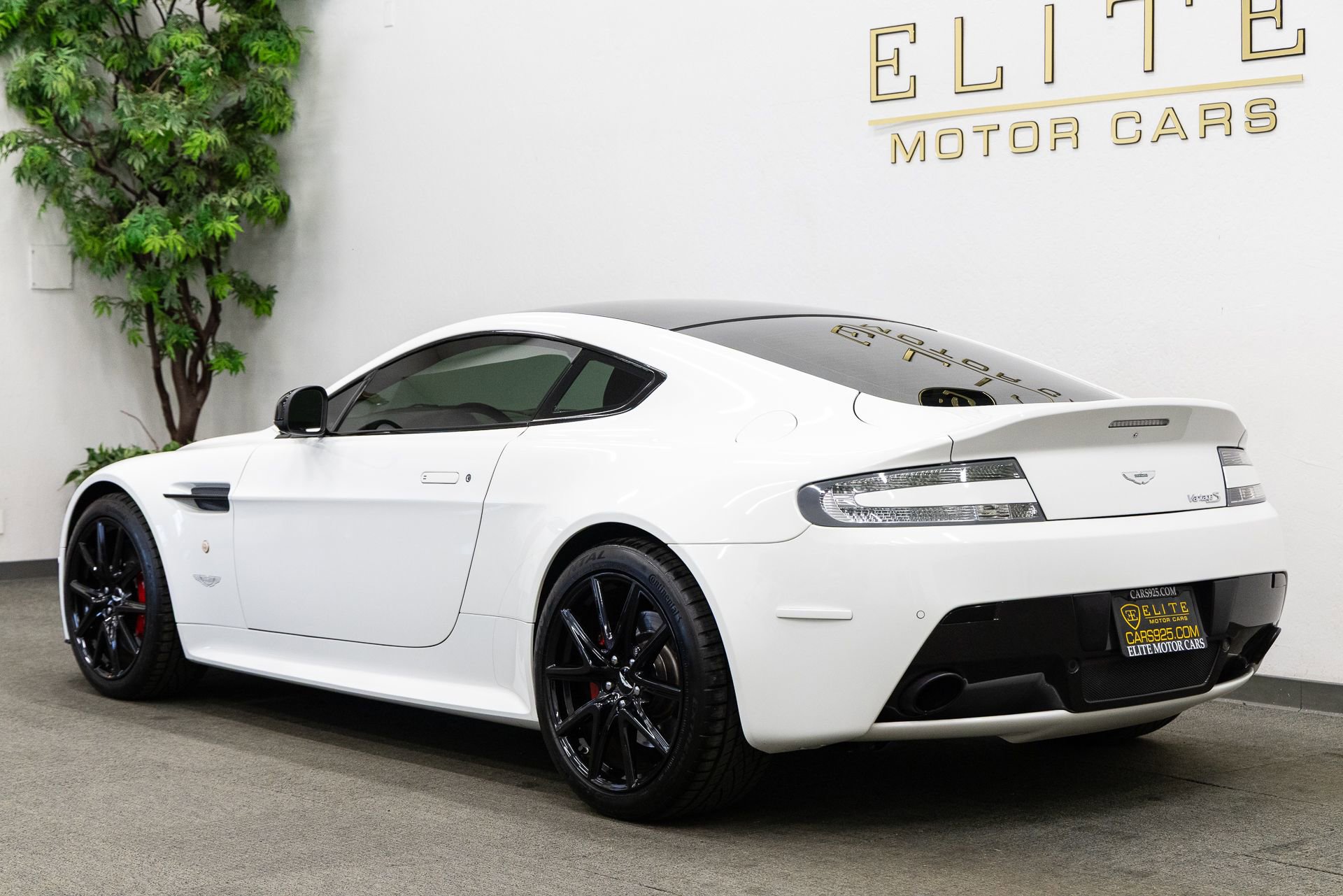 Used 2011 Aston Martin V8 Vantage S RWD image 3
