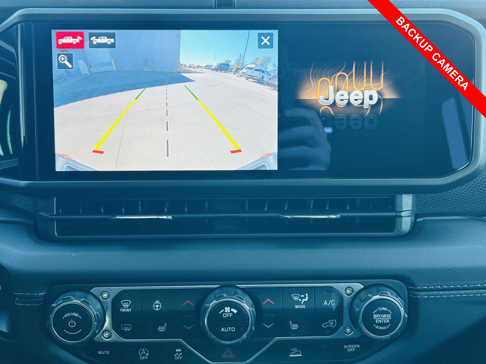 Used 2024 Jeep Gladiator Mojave w/ Technology Group image 9
