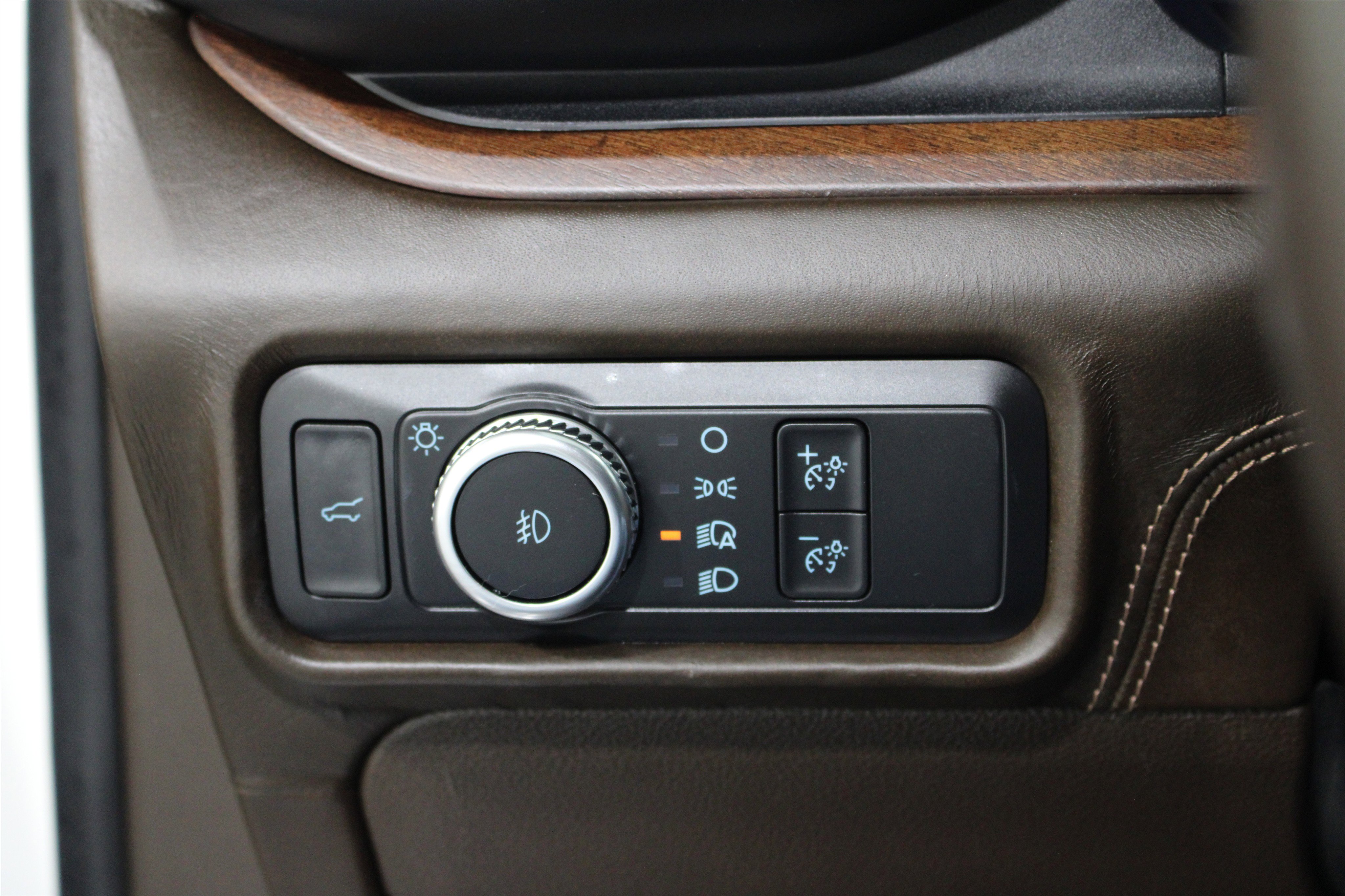 Used 2022 Ford Explorer King Ranch w/ Technology Package AWD/4WD image 10