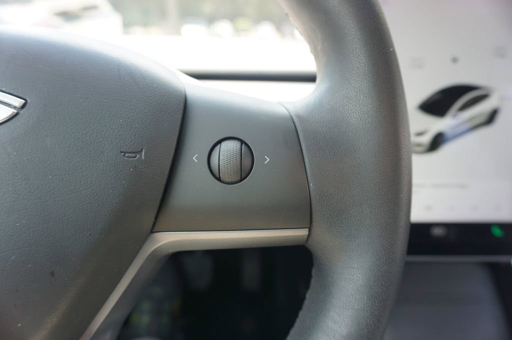 Used 2020 Tesla Model 3 Standard Range Plus RWD image 7