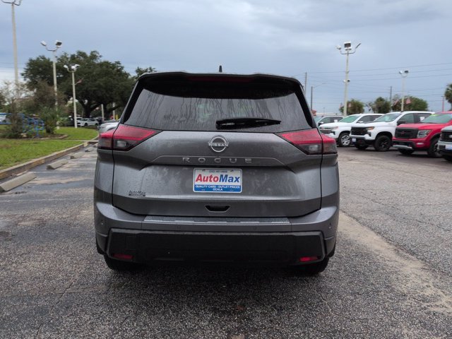 Used 2025 Nissan Rogue SV w/ SV Premium Package FWD image 5