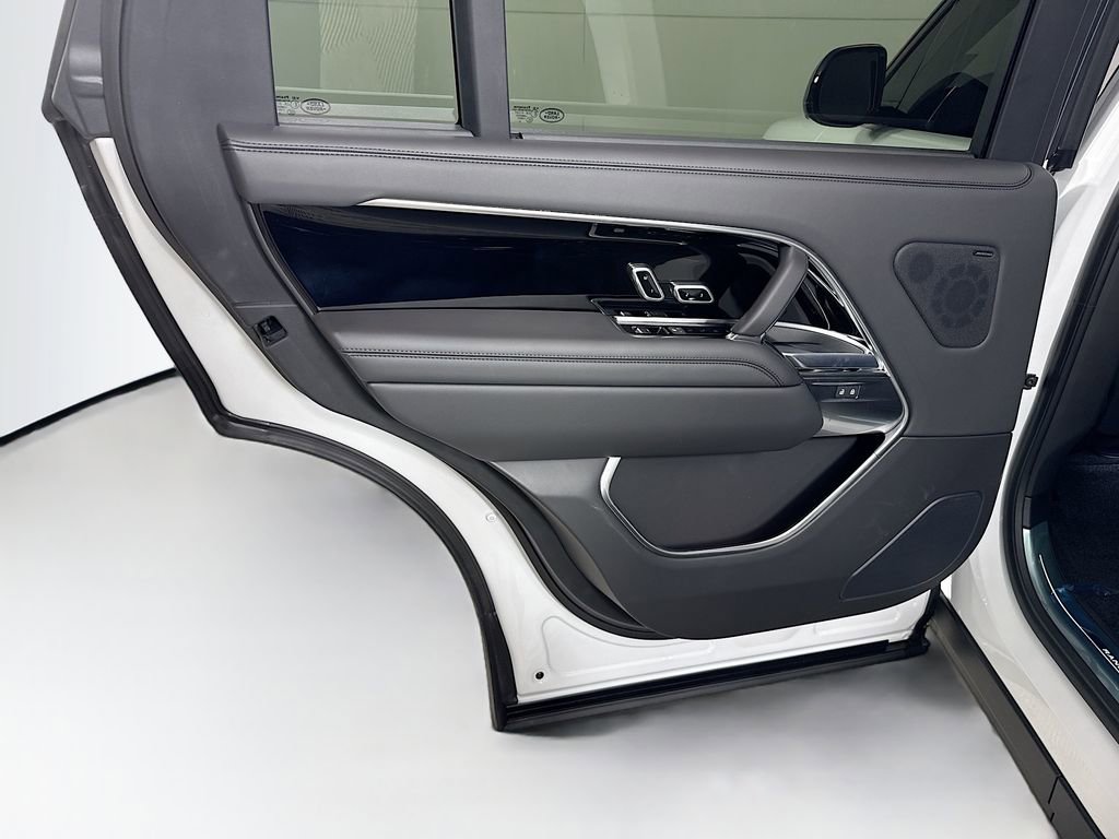 New 2026 Land Rover Range Rover Long Wheelbase SE image 27