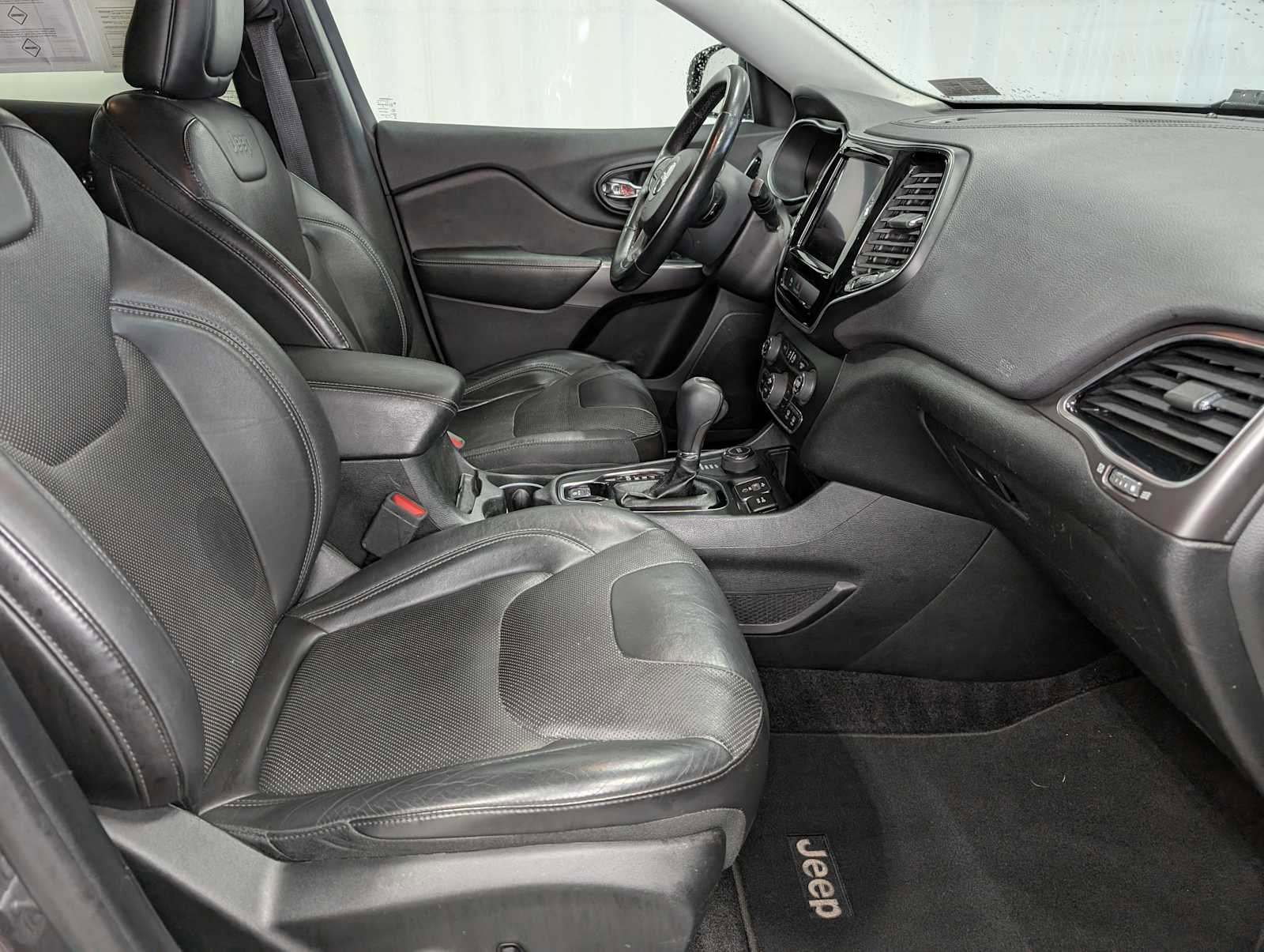 Used 2019 Jeep Cherokee Limited image 44