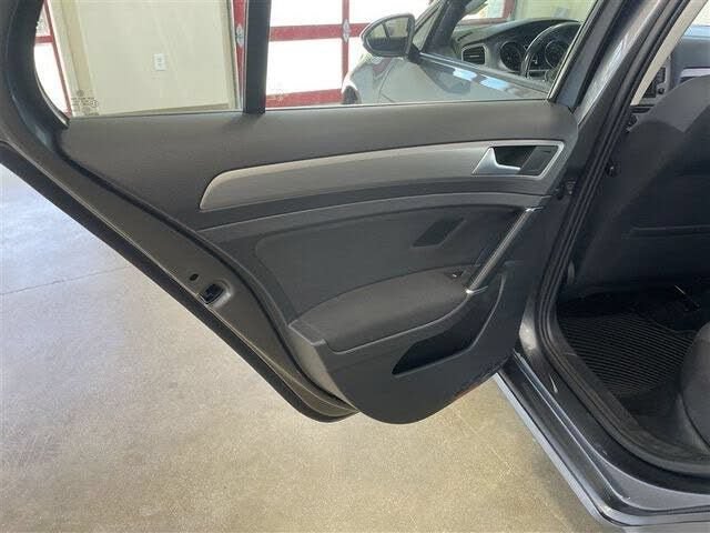 Used 2016 Volkswagen Golf S FWD image 30