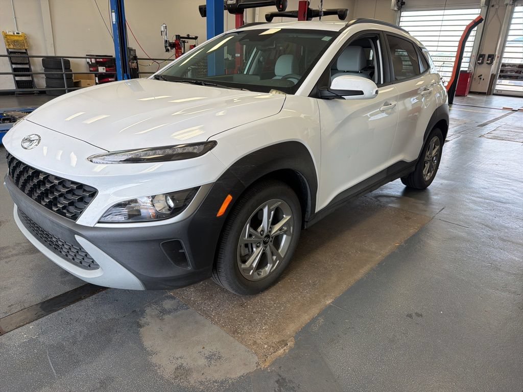 Used 2023 Hyundai Kona SEL AWD/4WD image 2