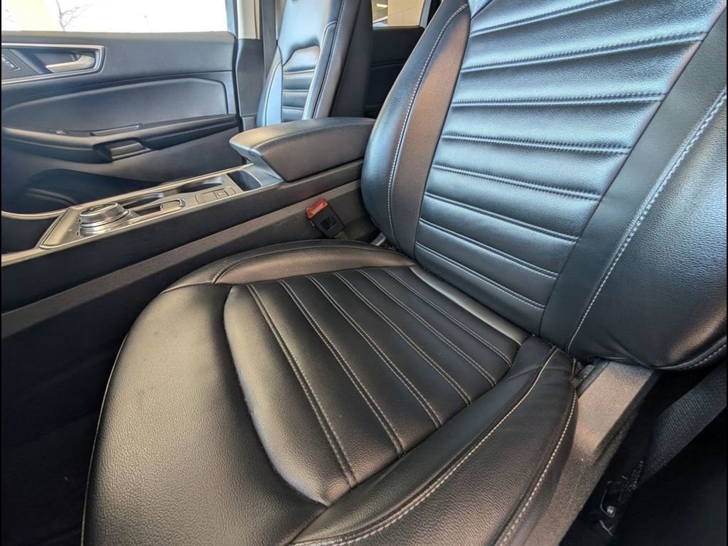 Used 2022 Ford Edge SEL image 9