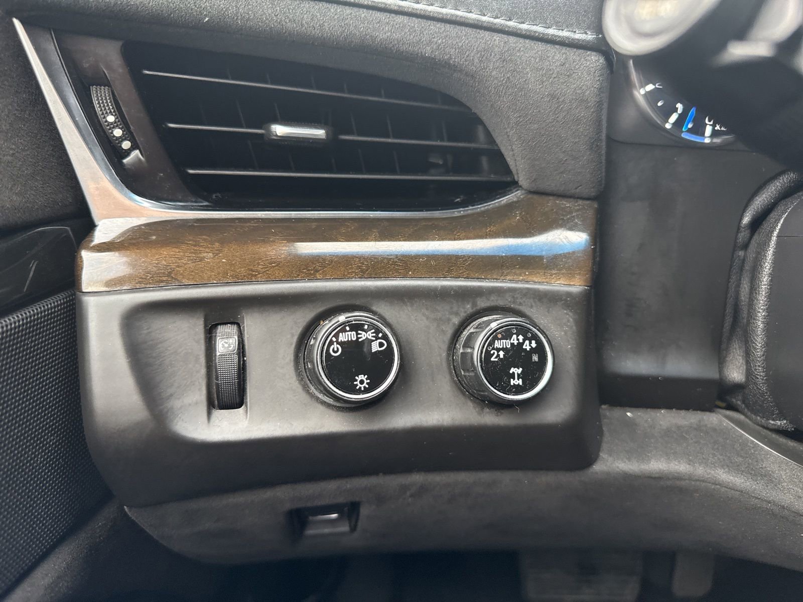 Used 2017 Cadillac Escalade ESV Platinum image 41