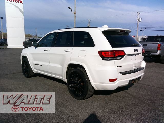Used 2017 Jeep Grand Cherokee Altitude AWD/4WD image 4