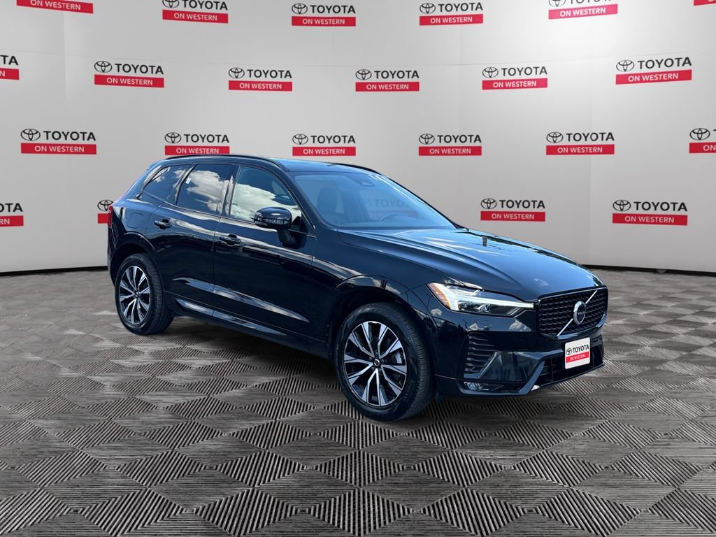 Used 2025 Volvo XC60 B5 Core AWD/4WD image 3
