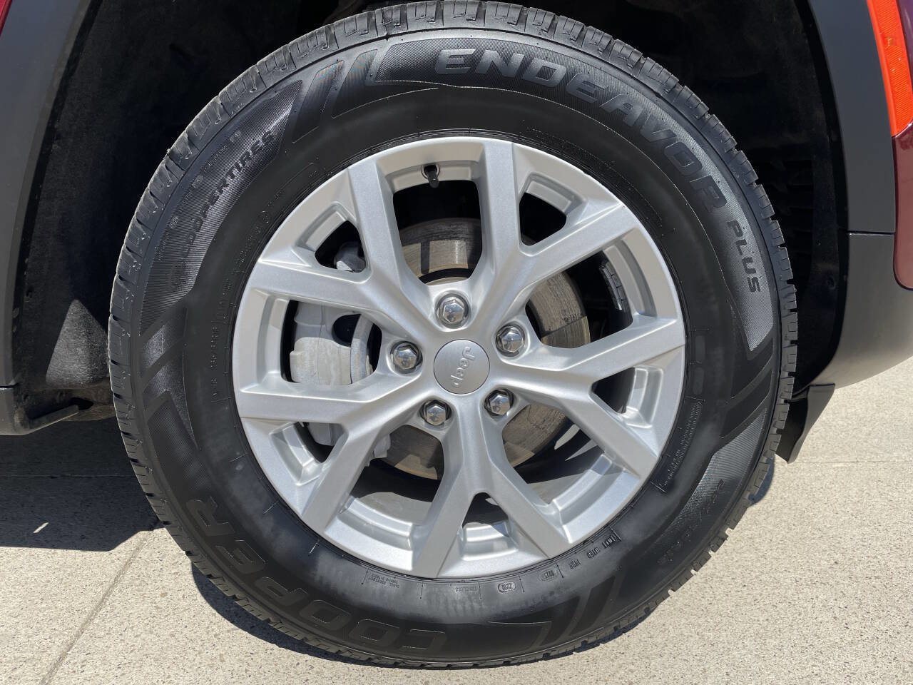 Used 2023 Jeep Grand Cherokee Limited image 10