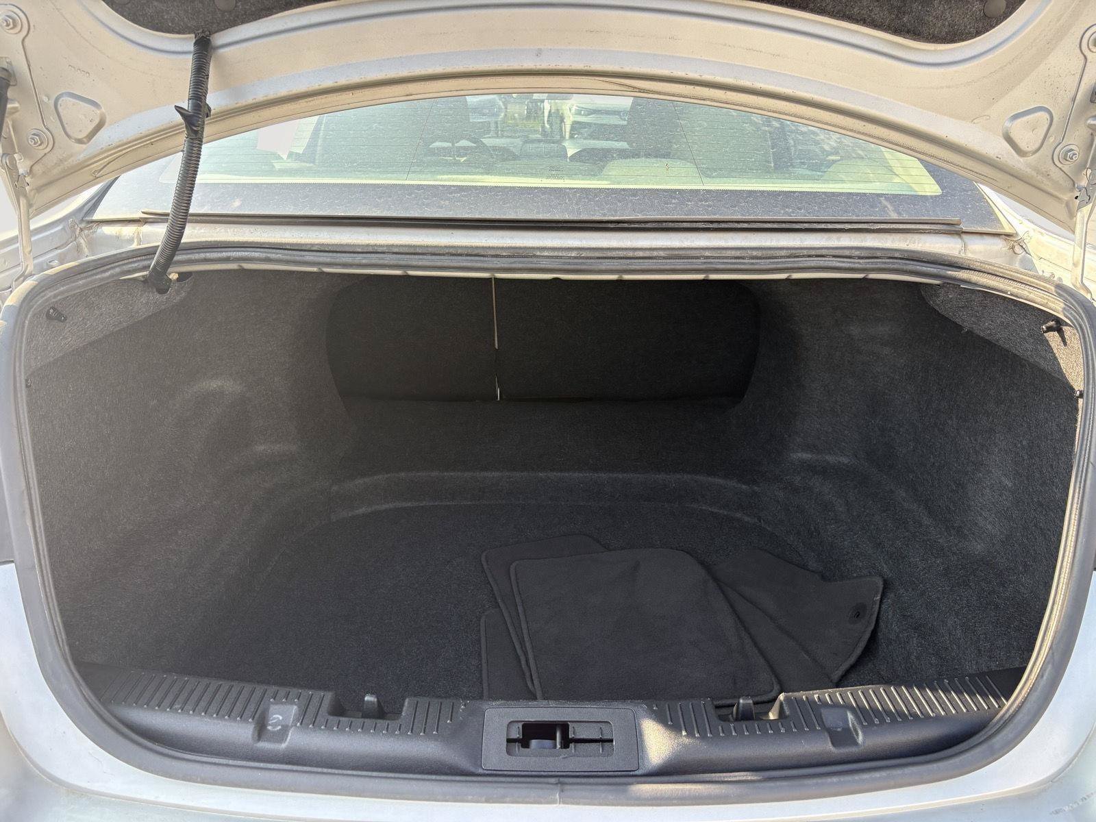 Used 2018 Ford Taurus SE FWD image 23