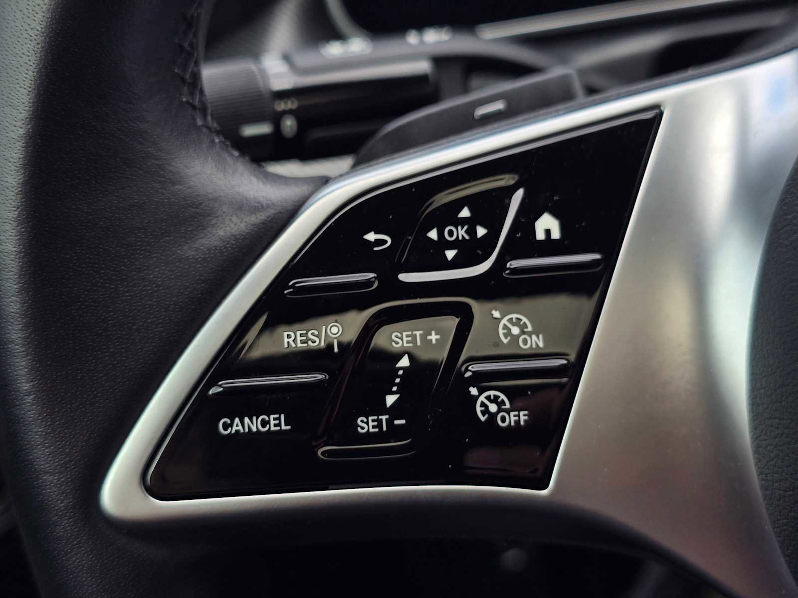 Used 2024 Mercedes-Benz C 300 4MATIC Sedan image 32