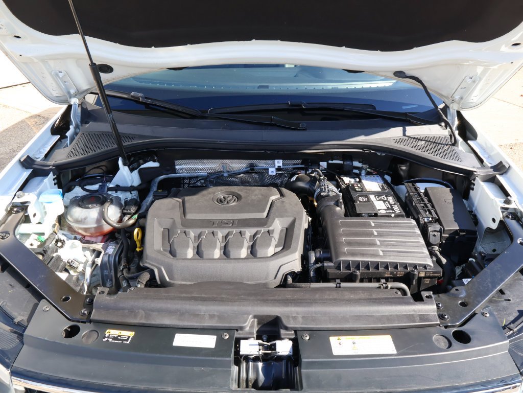 Used 2024 Volkswagen Tiguan SE R-Line AWD/4WD image 33