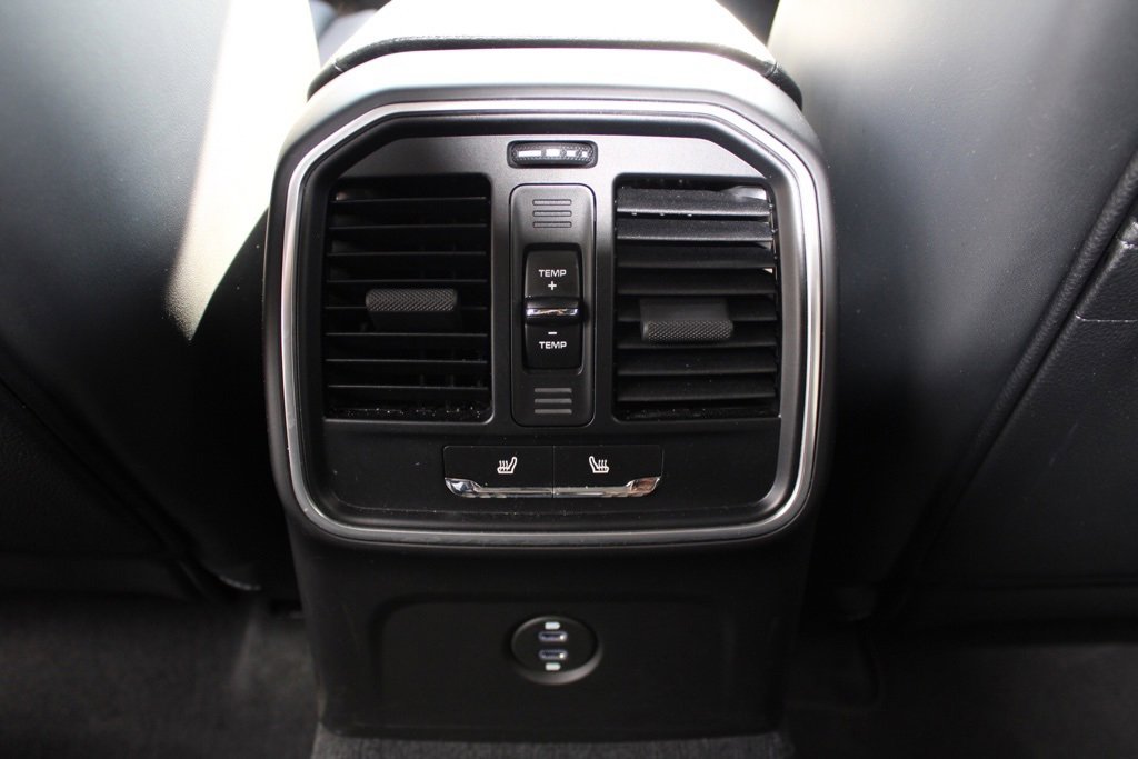 Used 2024 Porsche Macan image 35