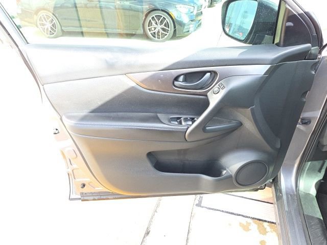 Used 2020 Nissan Rogue Sport S w/ Appearance Package image 11