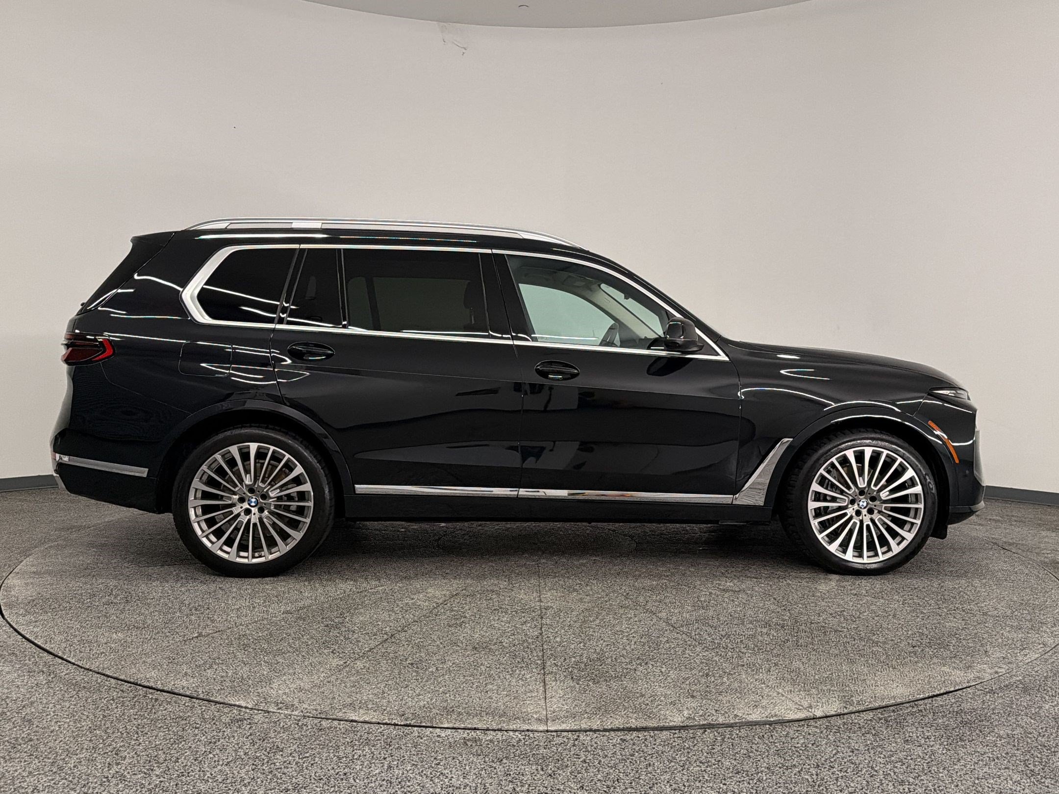 Used 2023 BMW X7 xDrive40i w/ Premium Package AWD/4WD image 7