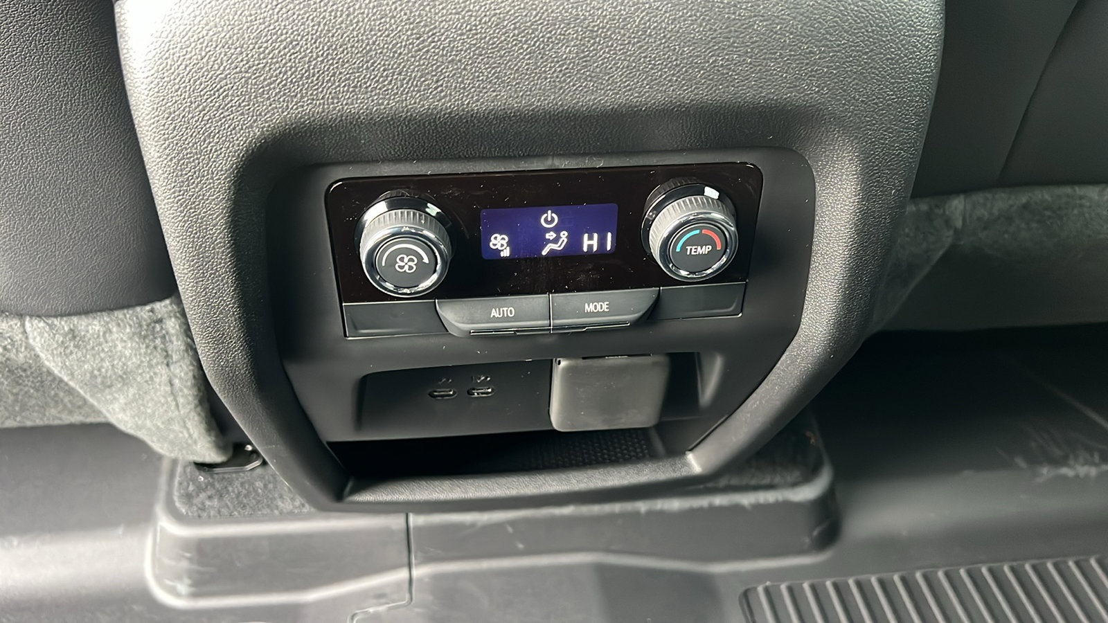 New 2026 Chevrolet Traverse Z71 w/ Driver Confidence Package image 14