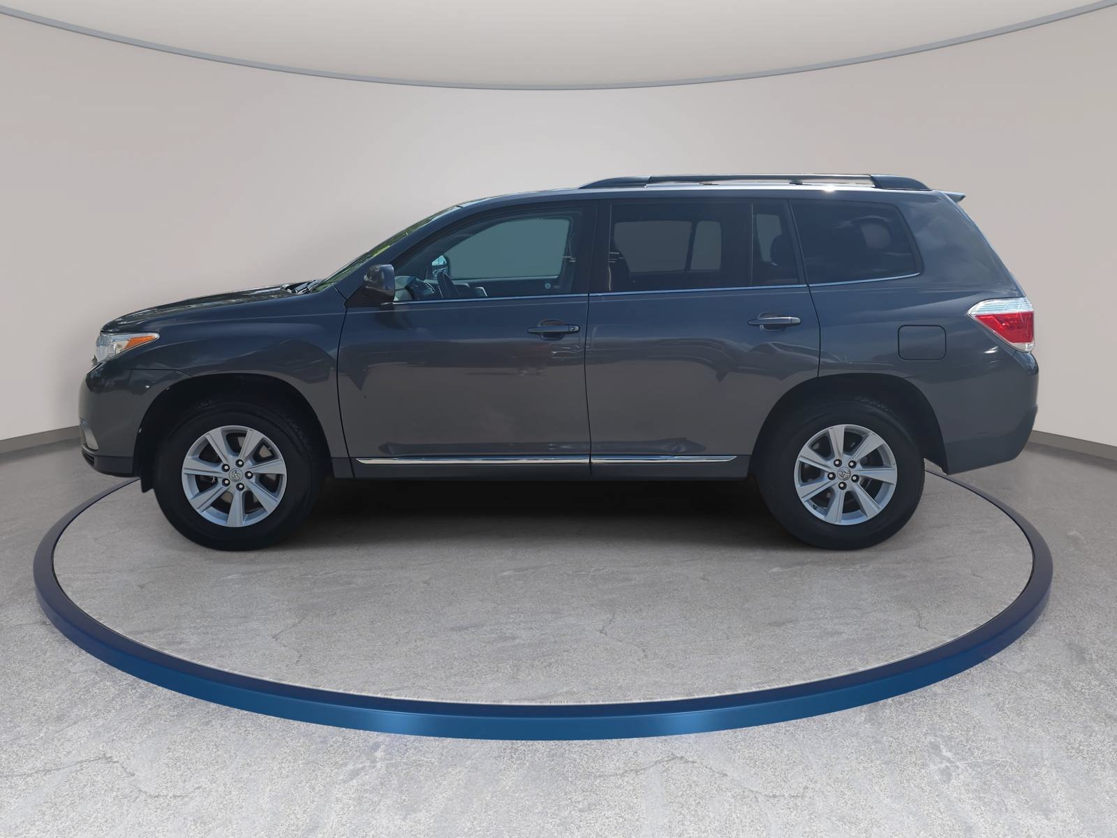Used 2012 Toyota Highlander SE w/ Tow Pkg FWD image 8