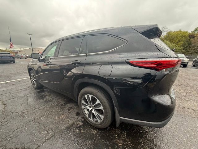 Used 2023 Toyota Highlander XLE FWD image 5